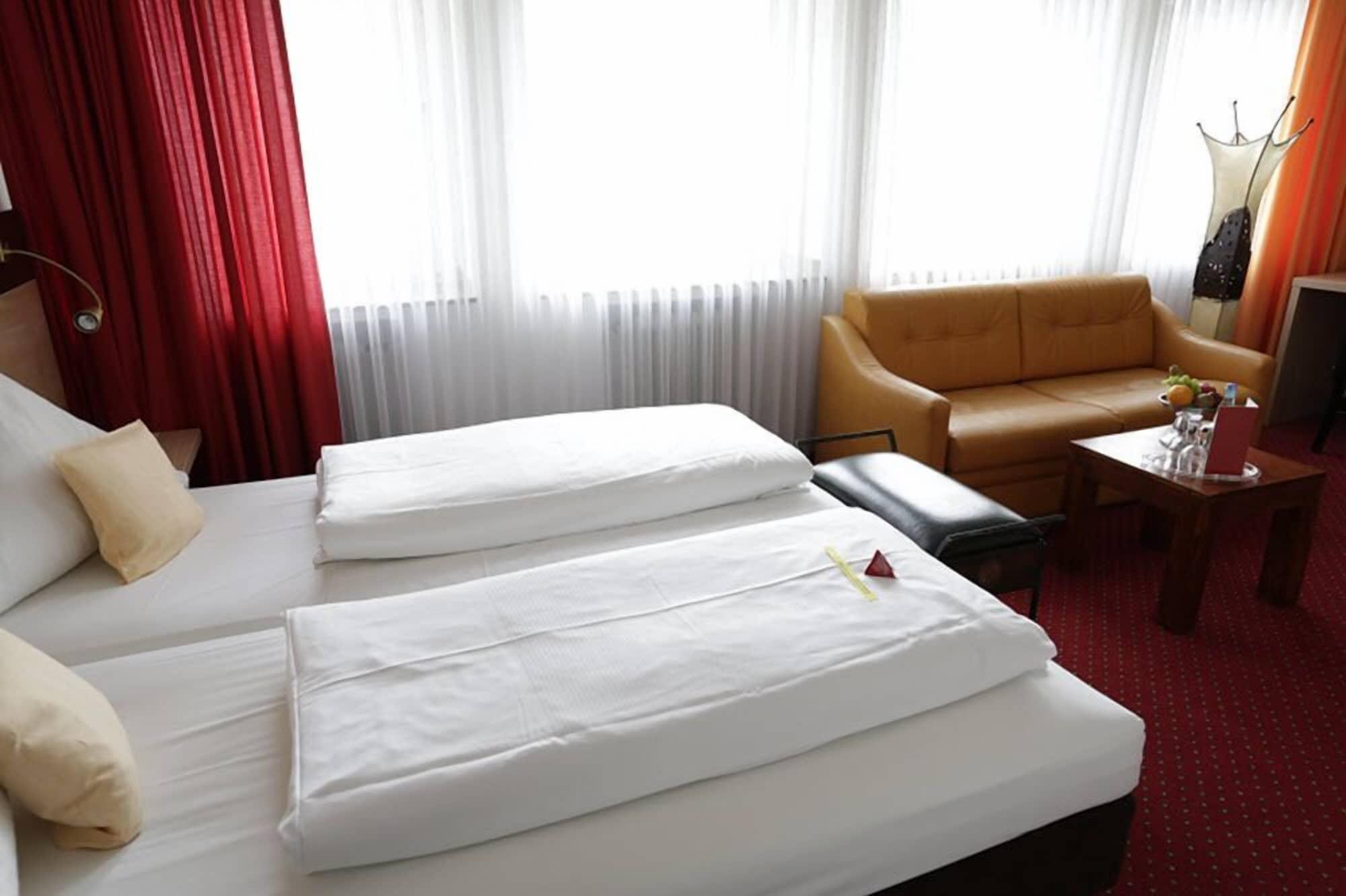 Hotel Cascade Superior Dusseldorf Bagian luar foto