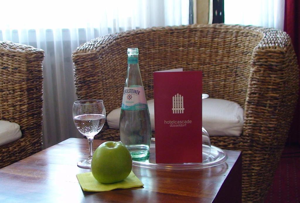 Hotel Cascade Superior Dusseldorf Bagian luar foto