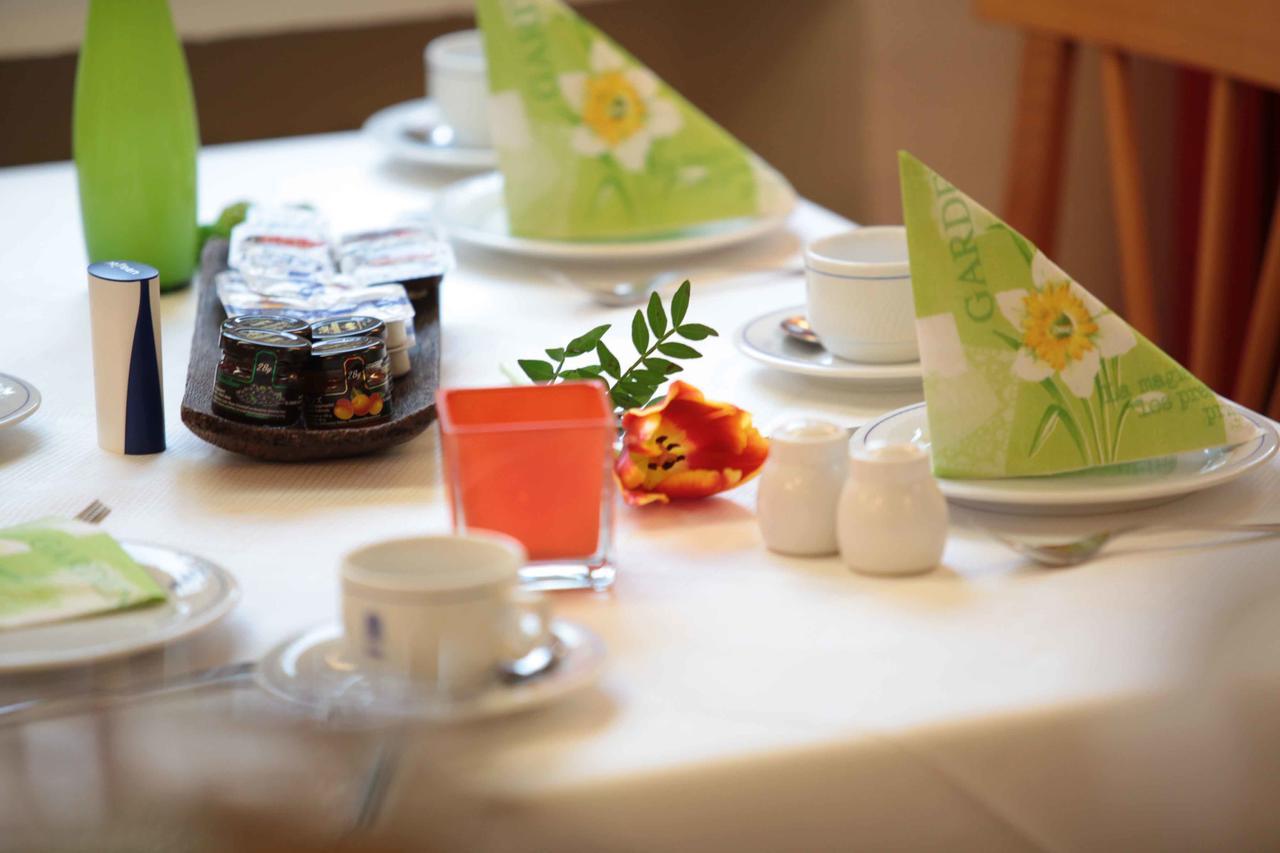 Hotel Cascade Superior Dusseldorf Bagian luar foto