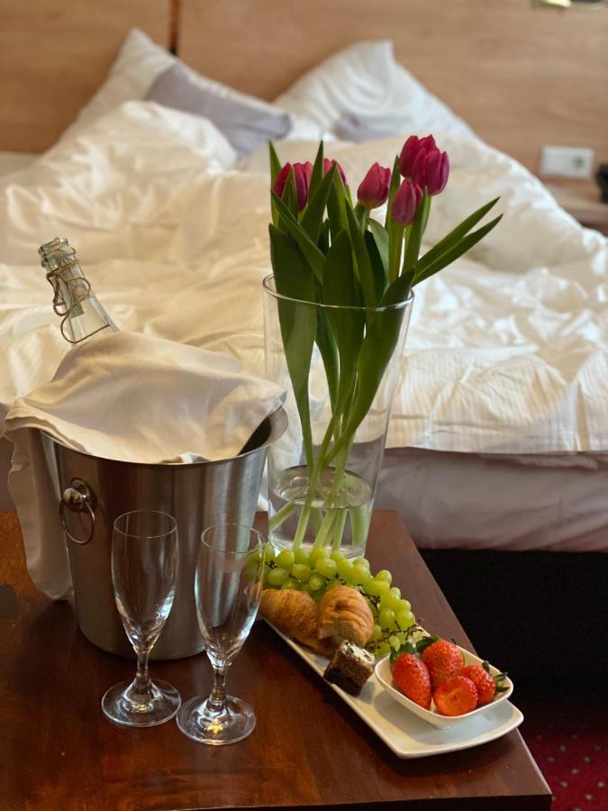 Hotel Cascade Superior Dusseldorf Bagian luar foto